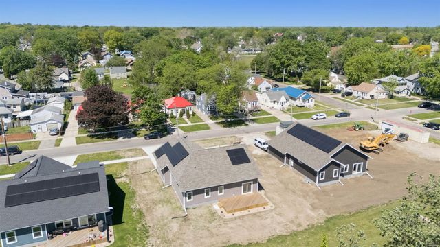 1219 W 7th Street, Waterloo, IA 50702