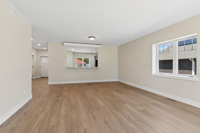1219 W 7th Street, Waterloo, IA 50702