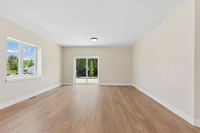 1219 W 7th Street, Waterloo, IA 50702