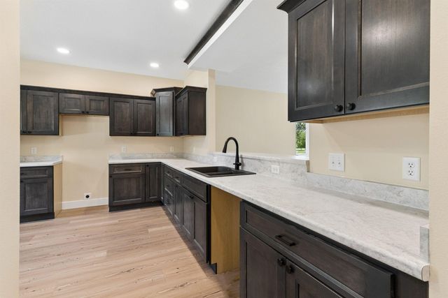 1219 W 7th Street, Waterloo, IA 50702