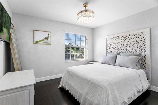 221 Park Road N, Royal Palm Beach, FL 33411