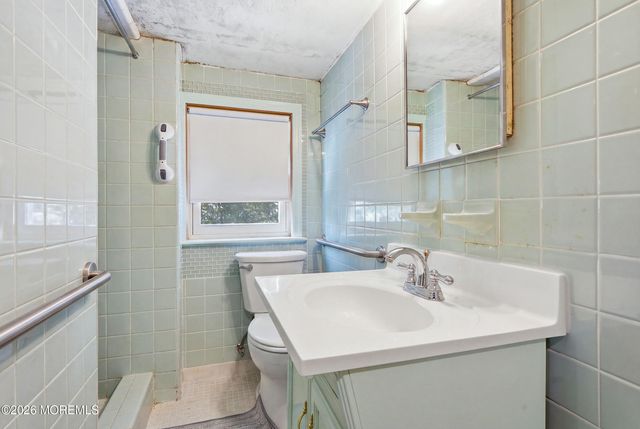 428 Redmond Avenue, Oakhurst, NJ 07755