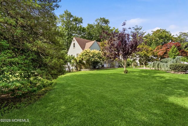 428 Redmond Avenue, Oakhurst, NJ 07755