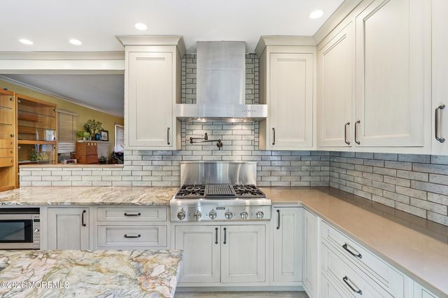 428 Redmond Avenue, Oakhurst, NJ 07755