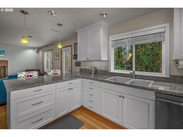 12329 Sw 34TH Ave, Portland, OR 97219