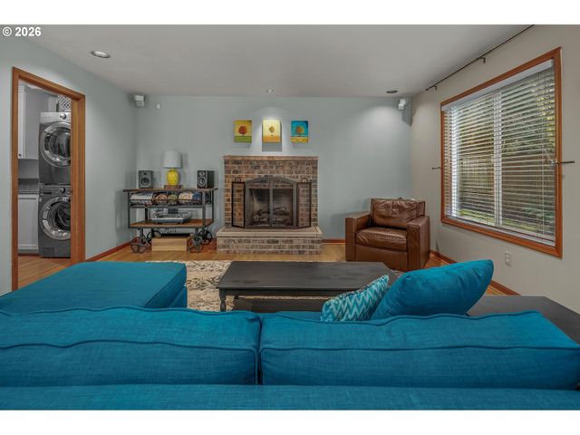 12329 Sw 34TH Ave, Portland, OR 97219