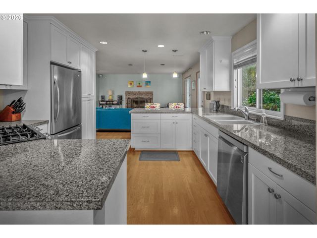 12329 Sw 34TH Ave, Portland, OR 97219