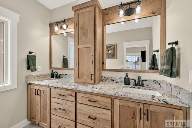 634 Glacier Ave, Shelley, ID 83274