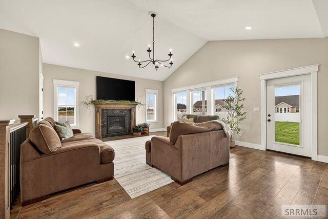 634 Glacier Ave, Shelley, ID 83274
