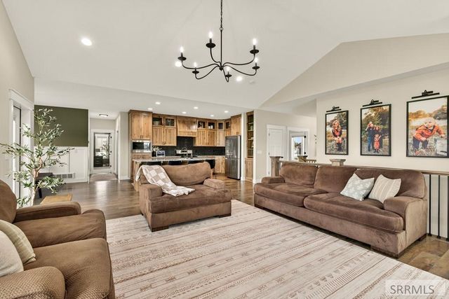 634 Glacier Ave, Shelley, ID 83274