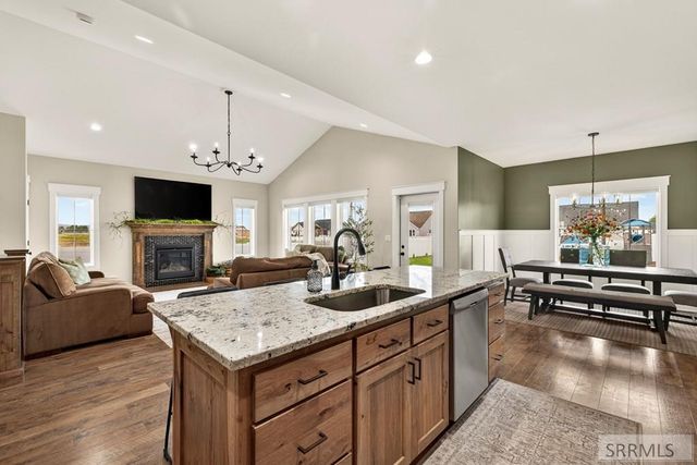 634 Glacier Ave, Shelley, ID 83274