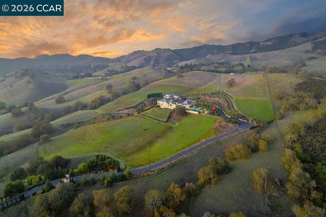 10 Serenity Ln, Alamo, CA 94507