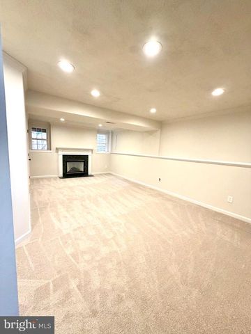 6968 MANAHOAC PL, Gainesville, VA 20155
