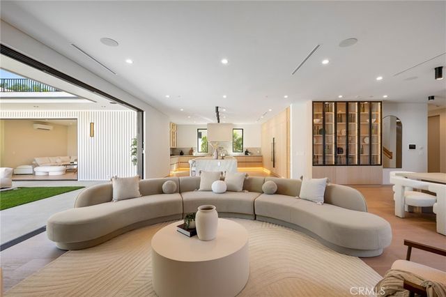 16728 Morrison Street, Encino, CA 91436