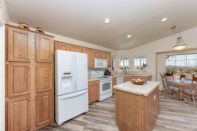 4206 N Cordes Road, Golden Valley, AZ 86413