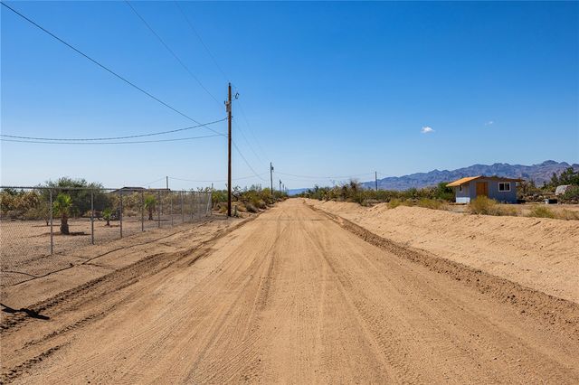 4206 N Cordes Road, Golden Valley, AZ 86413