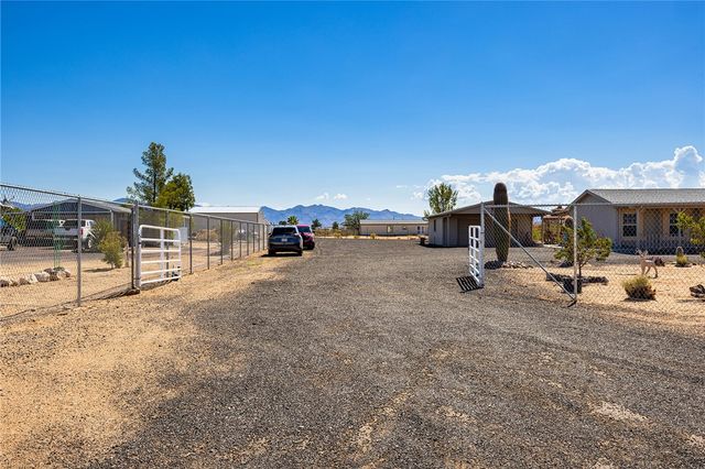 4206 N Cordes Road, Golden Valley, AZ 86413