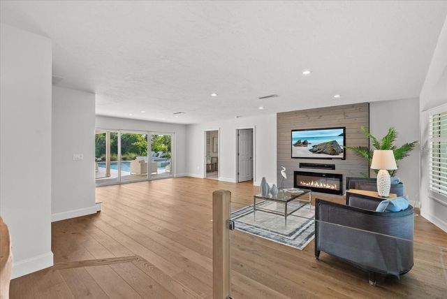 813 IDLEWILD WAY, Sarasota, FL 34242