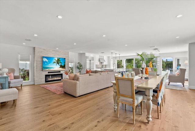813 IDLEWILD WAY, Sarasota, FL 34242