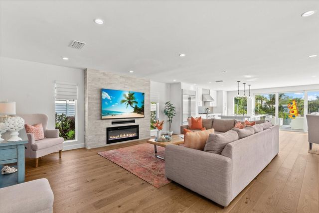 813 IDLEWILD WAY, Sarasota, FL 34242