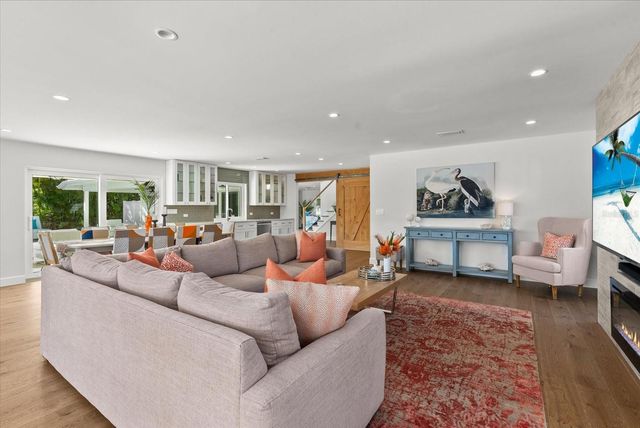 813 IDLEWILD WAY, Sarasota, FL 34242