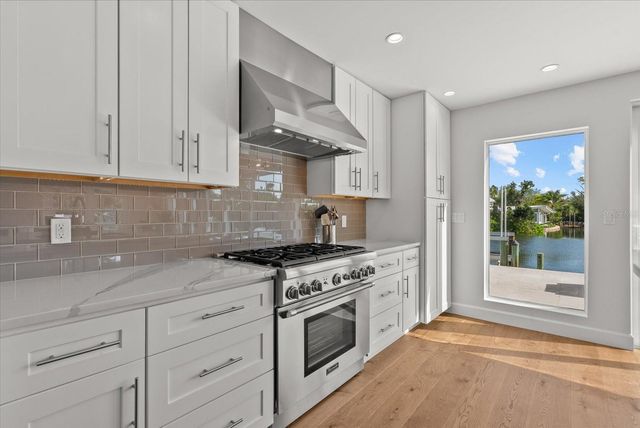 813 IDLEWILD WAY, Sarasota, FL 34242