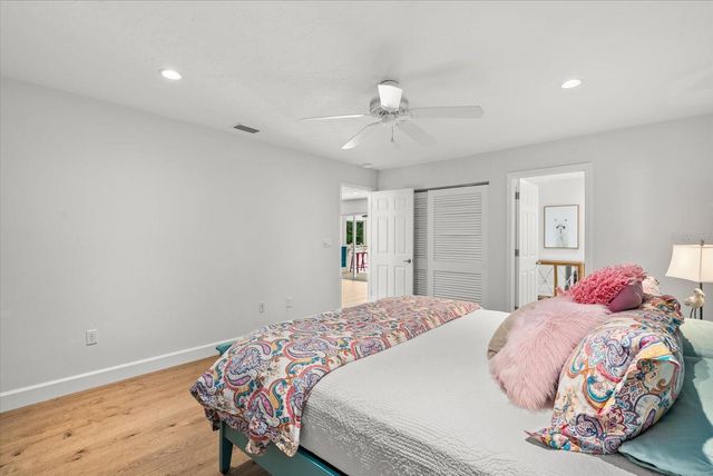 813 IDLEWILD WAY, Sarasota, FL 34242