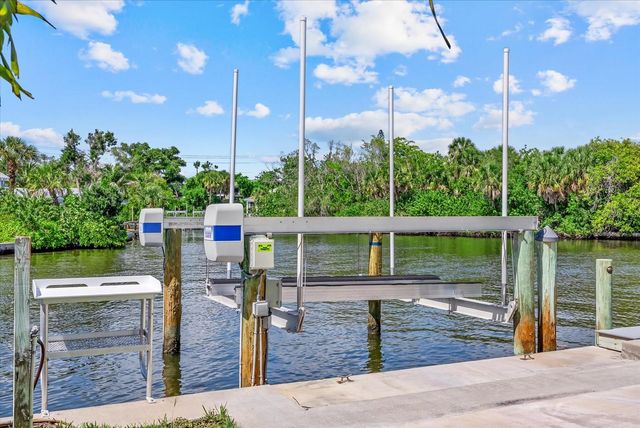 813 IDLEWILD WAY, Sarasota, FL 34242