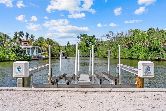 813 IDLEWILD WAY, Sarasota, FL 34242