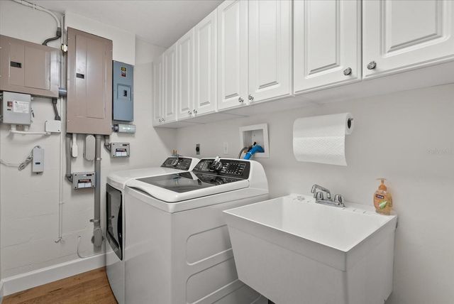 813 IDLEWILD WAY, Sarasota, FL 34242