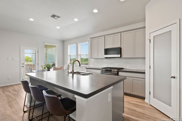 133 edinburgh, Boerne, TX 78015