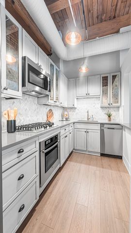 400 S Green Street 218, Chicago, IL 60607