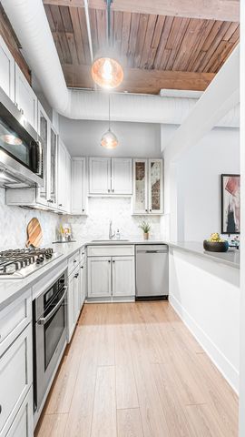 400 S Green Street 218, Chicago, IL 60607