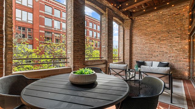 400 S Green Street 218, Chicago, IL 60607