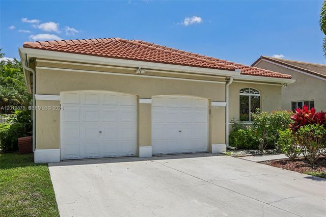 1290 Camellia Ln, Weston, FL 33326