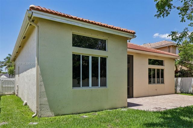 1290 Camellia Ln, Weston, FL 33326