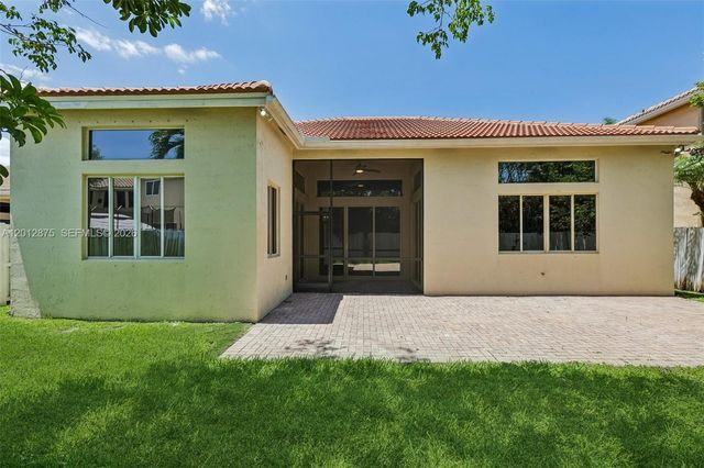 1290 Camellia Ln, Weston, FL 33326