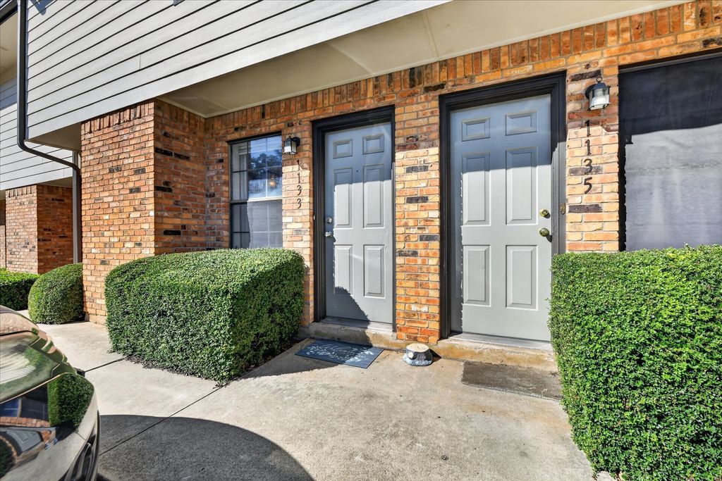 1133 Dallas Drive, Denton, TX 76205 — exterior