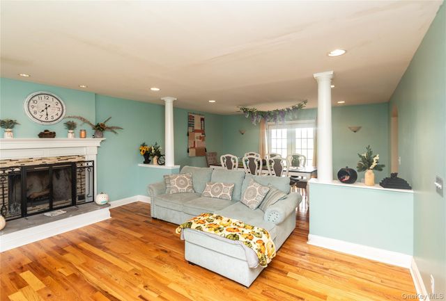 107 Dunthorne Drive, Bloomingburg, NY 12721