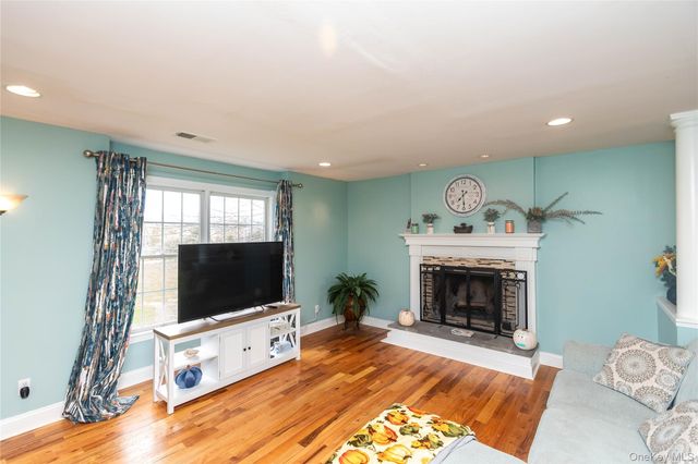 107 Dunthorne Drive, Bloomingburg, NY 12721