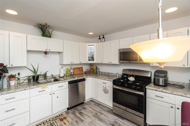 107 Dunthorne Drive, Bloomingburg, NY 12721