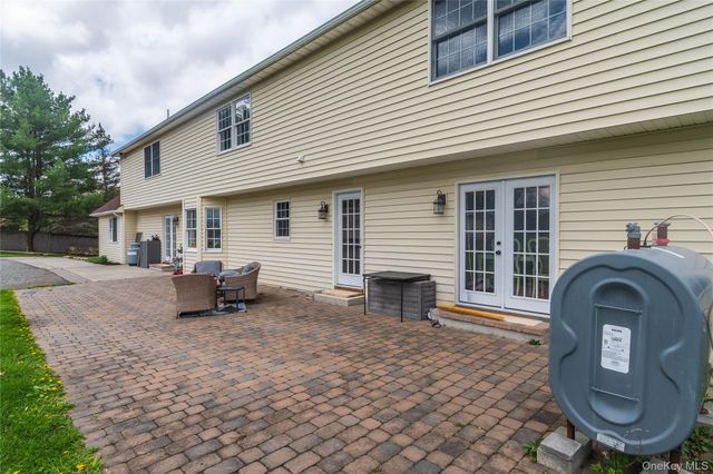 107 Dunthorne Drive, Bloomingburg, NY 12721