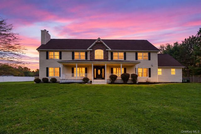 107 Dunthorne Drive, Bloomingburg, NY 12721