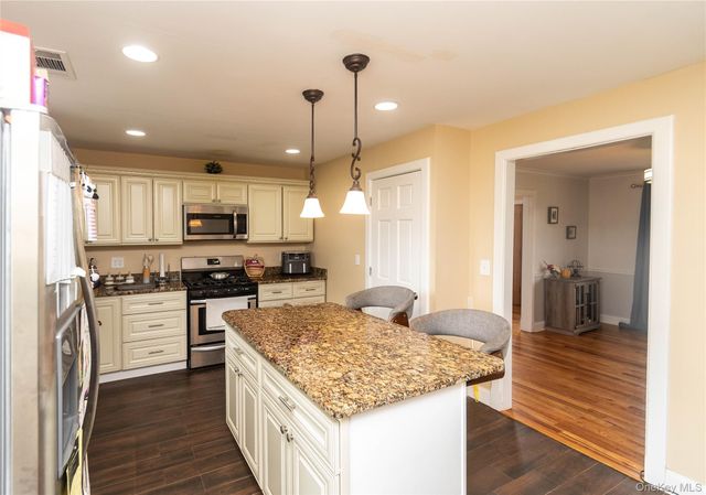 107 Dunthorne Drive, Bloomingburg, NY 12721