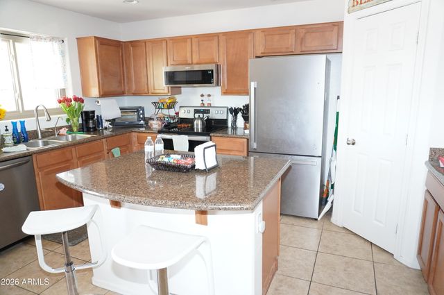 29285 N YELLOW BEE Drive, San Tan Valley, AZ 85143