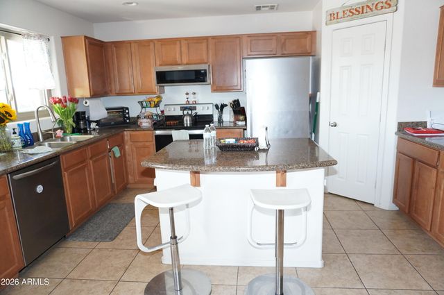 29285 N YELLOW BEE Drive, San Tan Valley, AZ 85143