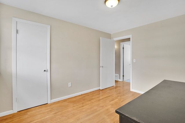 35 Sherwood St, Chicopee, MA 01013