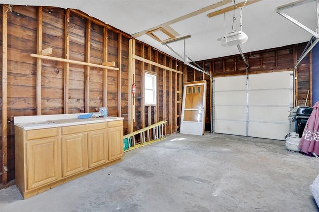 35 Sherwood St, Chicopee, MA 01013