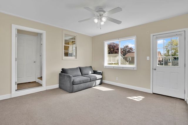 35 Sherwood St, Chicopee, MA 01013