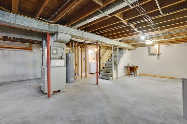 35 Sherwood St, Chicopee, MA 01013